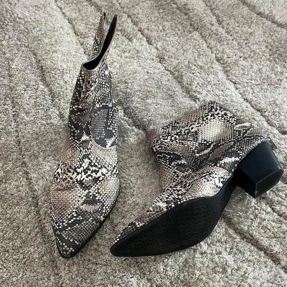 Qupid snake print ankle boots - Picture 2 of 4